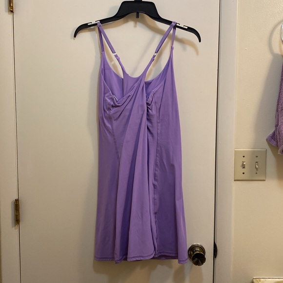 Athletic dress - Picture 2 of 4